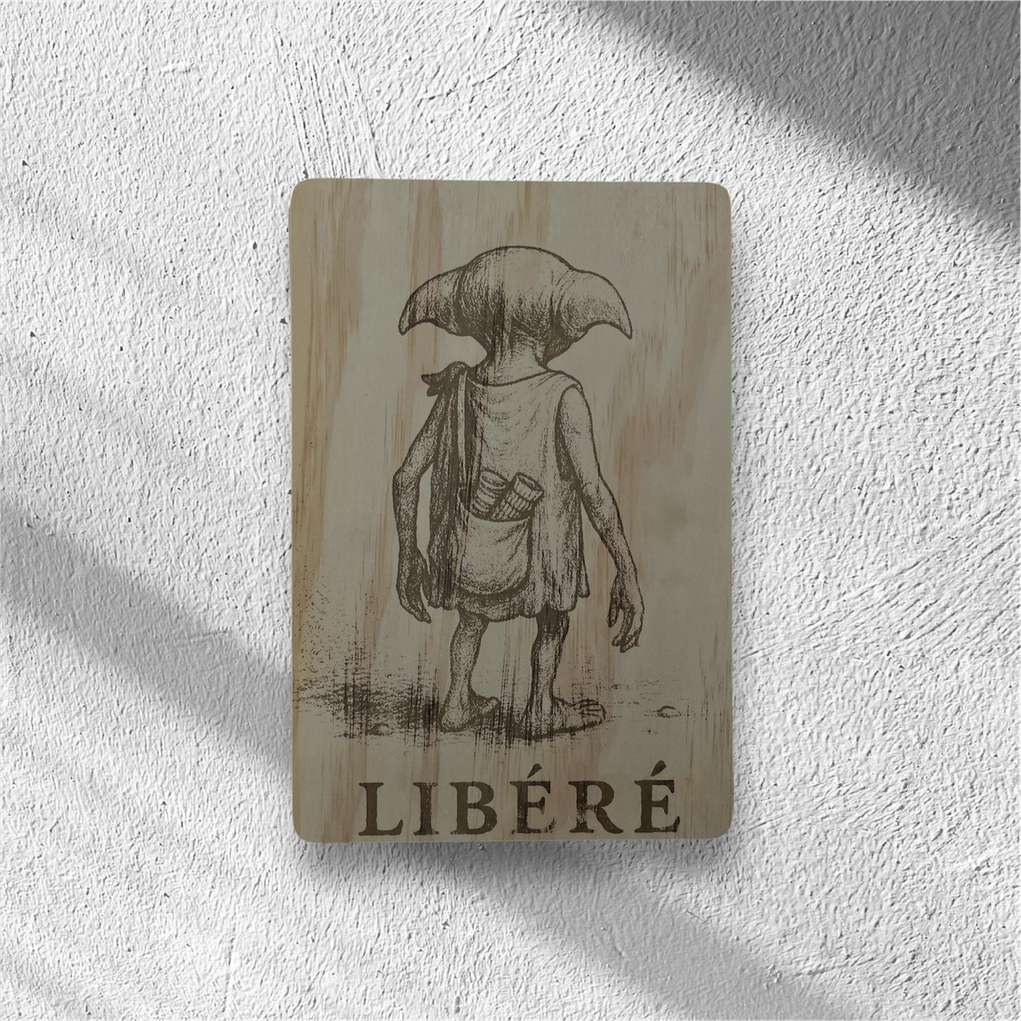 Pyrogravure “Libéré” – Hommage à Dobby